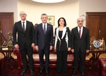 Heyeta Îmraliyê li gel Ozgur Ozel civiya