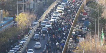 Çalakiyên li Îranê vediguherin dijbertiya rejîmê