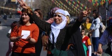 Mêtingehkarî û Jineolojî