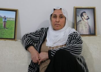 10 serrî yo cenazeya kênaya xo gêrena