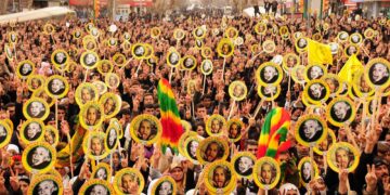 Xelkê Wanê: Divê li her qada jiyanê bi Kurdî were axaftin