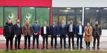 Serokên baroyan serdana Amedsporê kir