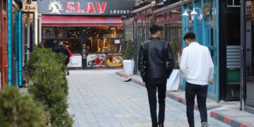 ‘Êdî ma wazenê wa tabelayê ma kurdkî bibê’