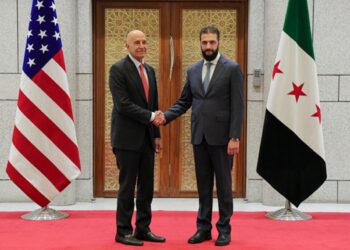 Barrack ‘lîsteya çeteyan’ radestî Şara kir