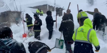 Li Şaxê aşût hat xwarê: 2 zarok û jinek di bin de man