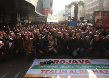 Wan ji bo Rojava meşiya: Taxên Kurdan bi qestî veguherandine qada şer