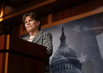 Senatora Amerîkayije fikarê xo yê serê hêrişanê çeteyan ardî ziwan