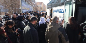 Dayikên Serhedê bi dirûşman berê xwe dan Enqereyê