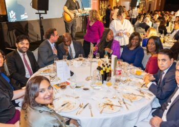 Cîgirê Serokwezîrê Îngilistanê bi şandeya Rojava re civiya