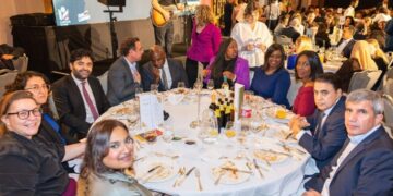 Cîgirê Serokwezîrê Îngilistanê bi şandeya Rojava re civiya