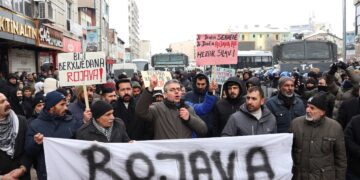 Erzirom û Bazîd ji bo Rojava derketin qadan: Em ê dengê xwe bilindtir bikin