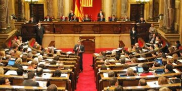 Parlamentoya Katalonyayê: Divê Rojava bê parastin