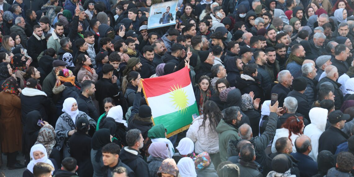 ‘Heta dilopek xwîn di canê me de hebe em ê li ber xwe bidin’