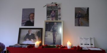 Ji bo şehîdê çapemeniyê Aykol şîn hate danîn