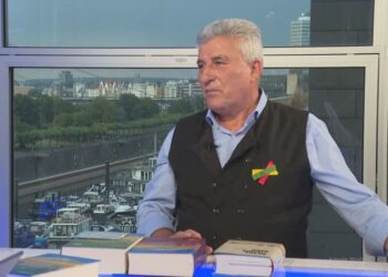 Hunermendên Kurd: Divê hemû Kurd rabin ser piyan 