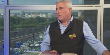 Hunermendên Kurd: Divê hemû Kurd rabin ser piyan 