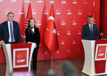 DEM Partî û CHP piştî hevdîtinê bertek nîşanî êrişên li ser Rojava dan