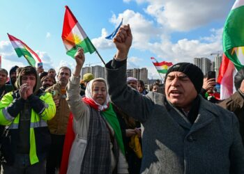 Diruşma ‘Rojava Hewlêr e’ berz kirin