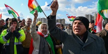 Diruşma ‘Rojava Hewlêre’ berz kirin