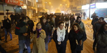 Bi dirûşmeya ‘Bijî berxwedana HSDê’ meşiyan