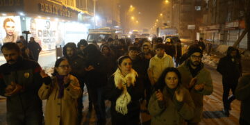 Bi dirûşmeya ‘Bijî berxwedana HSDê’ meşiyan