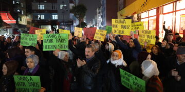 Stenbol ji bo Rojava li ser piyan e: Em ê berxwedanê mezin bikin