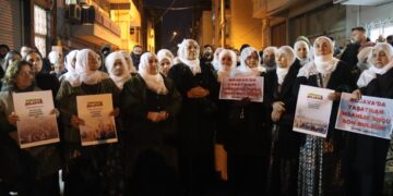 Meclîsa Dayikên Aştiyê ya Îzmîrê ber bi Enqereyê ve bi rê ketin