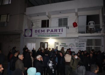 Platforma Saziyên Demokratîk a Îzmîrê êrîşên li ser Rojava şermezar kir