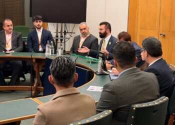 Kurdan vengda hukmatê Îngîlîstanî: Paştî bide Rojava