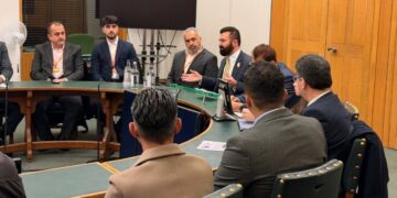 Kurdan vengda hukmatê Îngîlîstanî: Paştî bide Rojava