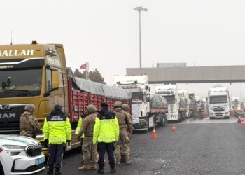 TIRên diçin Kobanê hatin sekinandin