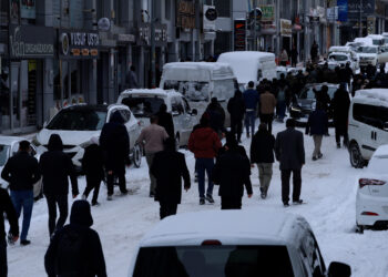 Gelê Wanê daket qadan: Dengê dirûşmên Rojava olan dide