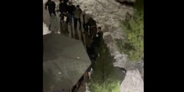 Xwendekarên Zanîngeha Dîcleyê li dijî êrişên Helebê çalaki li dar xistin