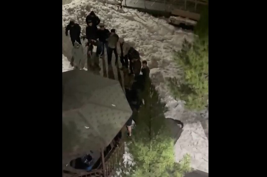 Xwendekarên Zanîngeha Dîcleyê li dijî êrişên Helebê çalaki li dar xistin