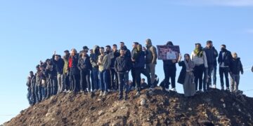 Bi hezaran kes li ser sînorê Nisêbînê û Qamişlo ye