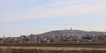 Tirkiye leşkerên xwe li ser sînorê Kobanê bi cih dike
