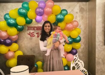 Pitika 3 mehî bi dayika xwe re di bin çavan de ye