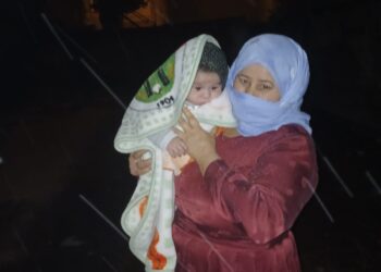 Pitika 3 mehî li ber emniyetê li benda dayika xwe ye