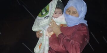 Pitika 3 mehî li ber emniyetê li benda dayika xwe ye