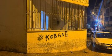 Li Rihayê ji bo Rojava li ser diwaran nivisîn