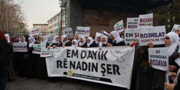 Dayikên Aştiyê yên Amedê ber bi Enqerê ve rê ketin