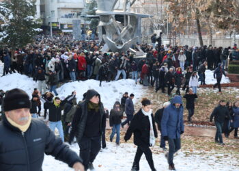 ‘Amed li ser pêya ye bi Rojava re ye’