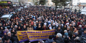 ‘Amed li ser pêyan e bi Rojava re ye’