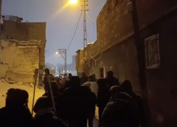 Ciwanan li taxên Amedê ji bo Rojava çalakî li dar xistin