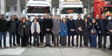 Ji Amedê alîkarî ji bo Kobanê hate şandin