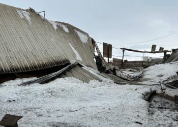 Li Bismil û Çinarê çatiyên 14 fabrîqeyan hilweşiya