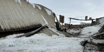 Li Bismil û Çinarê çatiyên 14 fabrîqeyan hilweşiya