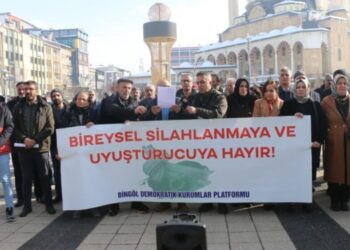 Çewlîg de protestoyê narkotîk û çekgirewtişê ferdkî