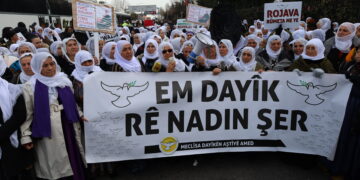 Dayikên Aştiyê: Li gor pêvajoyê tevbigerin û êrişan rawestînin