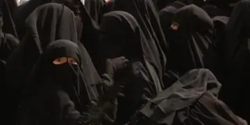 DAIŞiyan li Reqayê banga şerîatê kir!